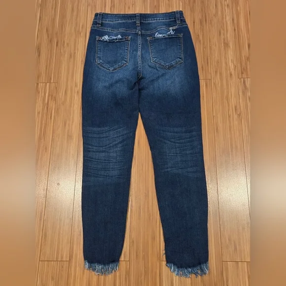 NWOT KanCan Highwaist Distressed Blue Jeans - Picture 5 of 9